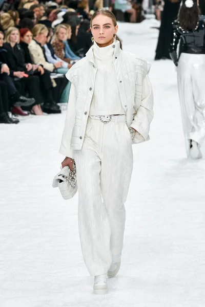 Look 64